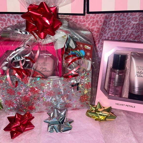 Victoria’s Secret gift basket - Picture 3 of 4